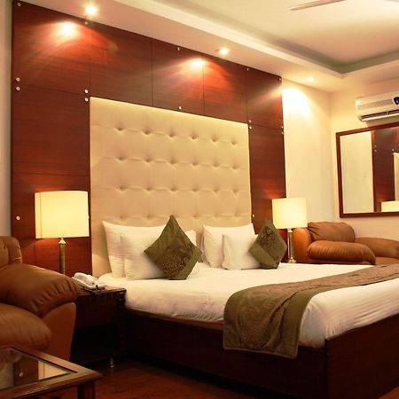 Oyo 367 Hotel Forest Green New Delhi Buitenkant foto