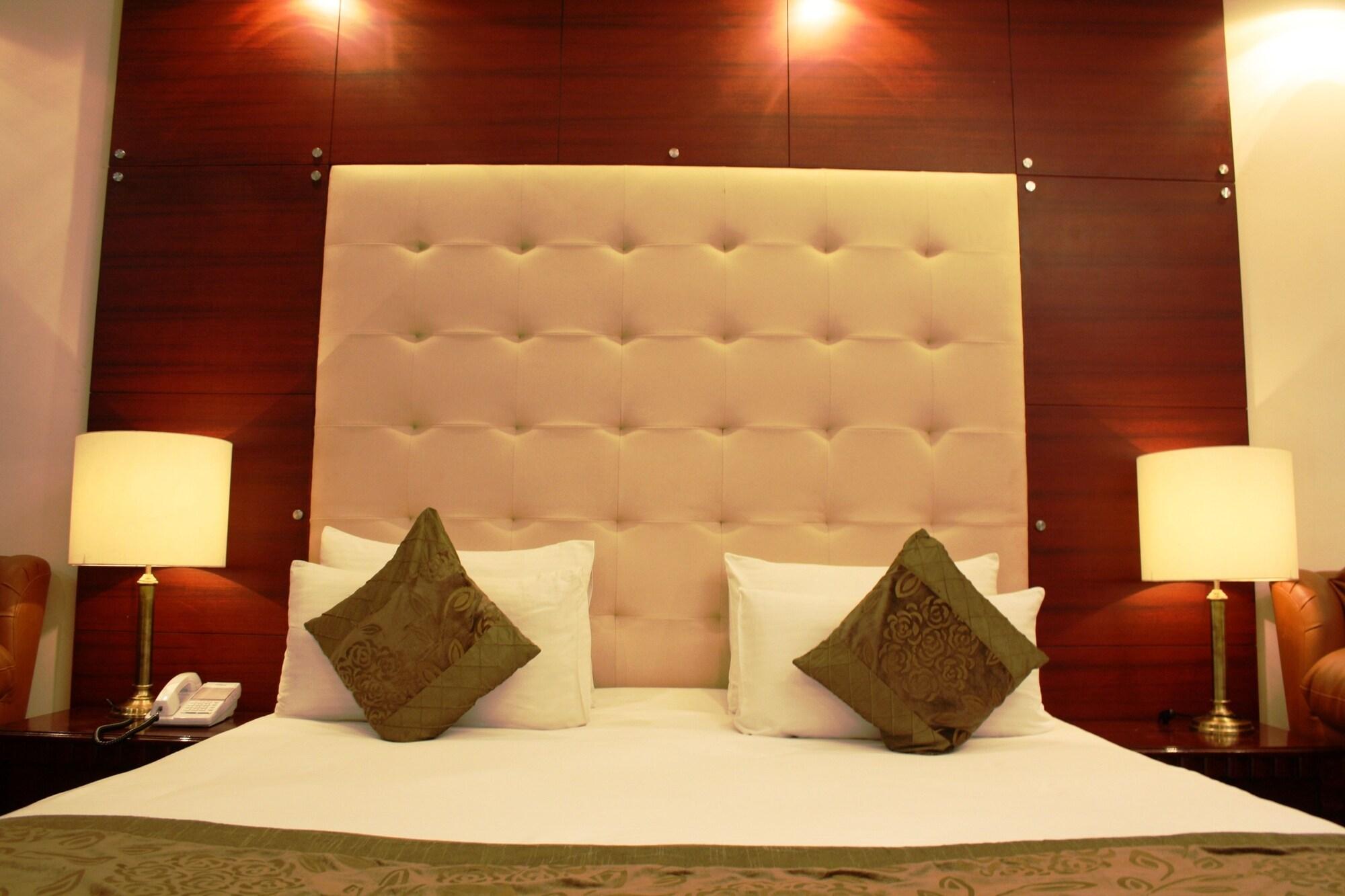 Oyo 367 Hotel Forest Green New Delhi Buitenkant foto