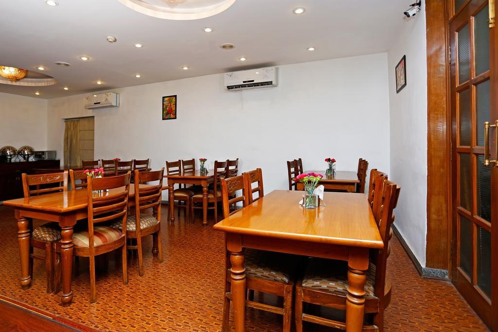 Oyo 367 Hotel Forest Green New Delhi Buitenkant foto