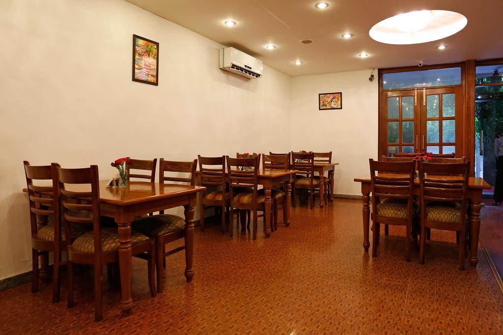 Oyo 367 Hotel Forest Green New Delhi Buitenkant foto